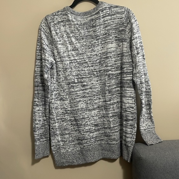 Aritzia Talula knit v neck sweater - Picture 4 of 5